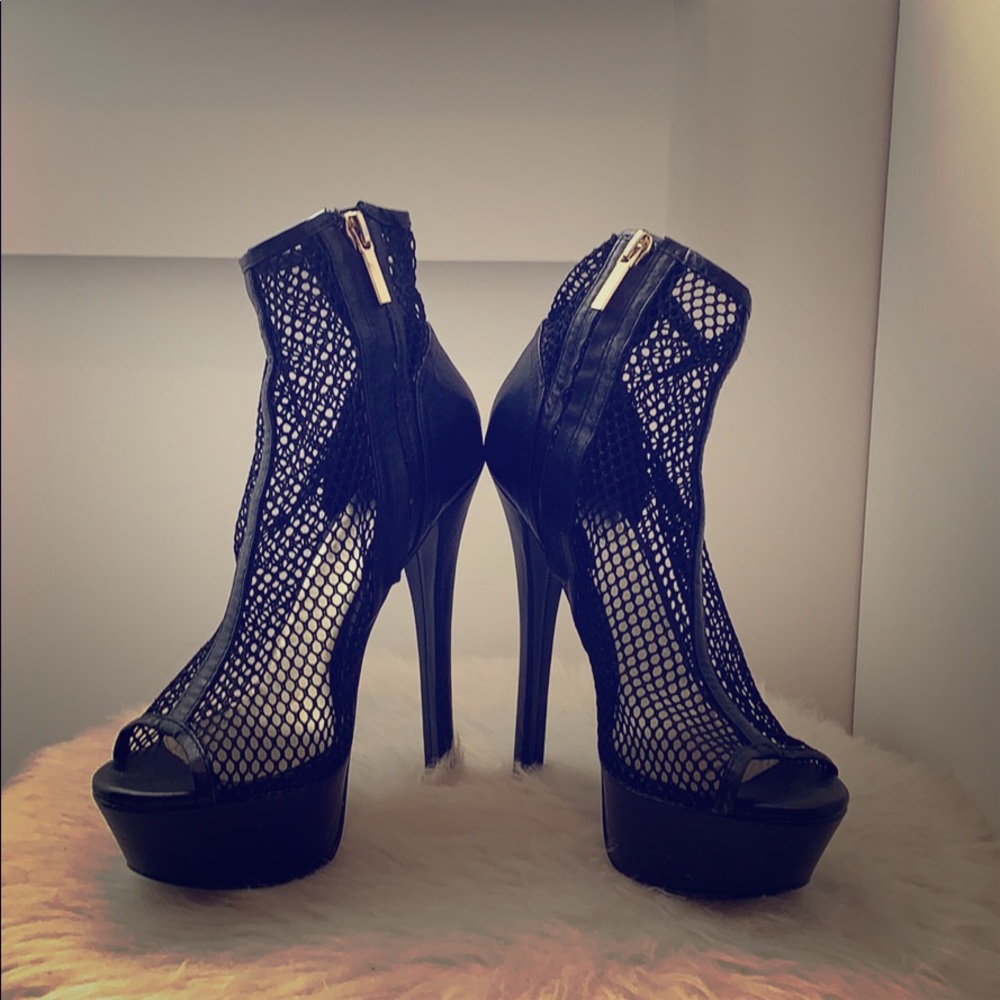 Bebe booties